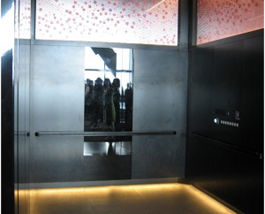 東京スカイツリーエレベーター内パネル　アベルブラック　ステンレス